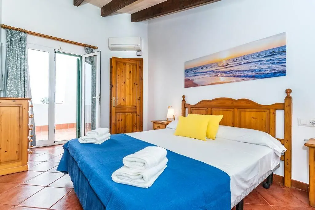 Villa Lola, Seaviews, Private Pool & Lush Yard  Cala'N Bosch (Menorca)