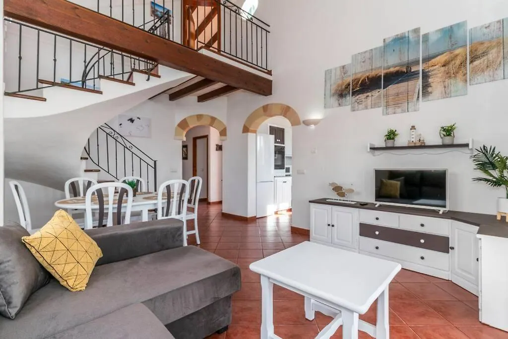 Villa Lola, Seaviews, Private Pool & Lush Yard Spain