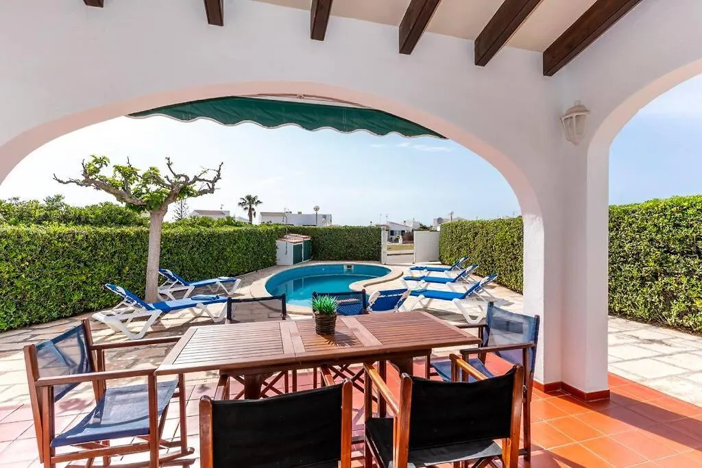 Villa Lola, Seaviews, Private Pool & Lush Yard
