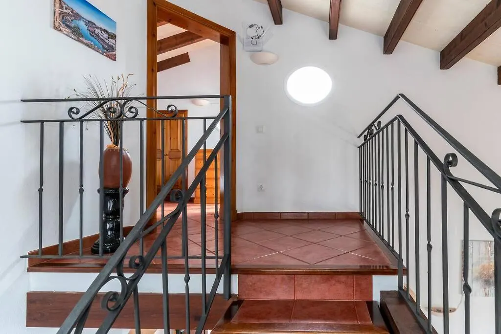 Villa Lola, Seaviews, Private Pool & Lush Yard Spain