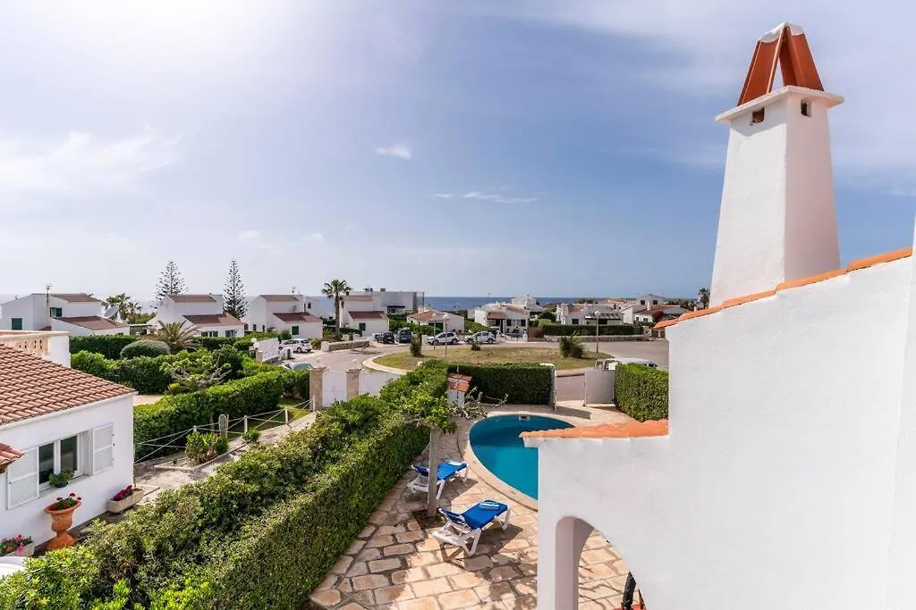 Villa Lola, Seaviews, Private Pool & Lush Yard