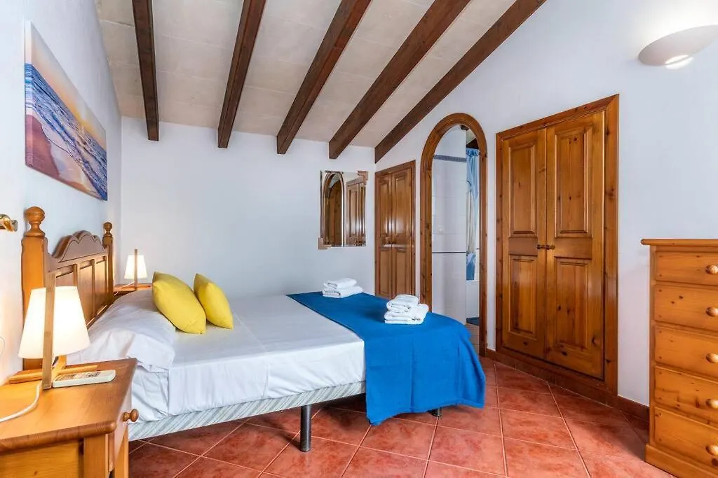 Villa Lola, Seaviews, Private Pool & Lush Yard Cala'N Bosch