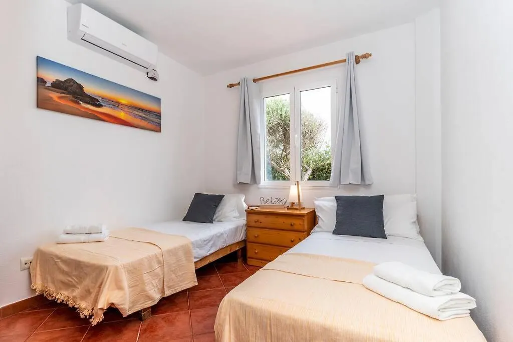 Villa Lola, Seaviews, Private Pool & Lush Yard Spain