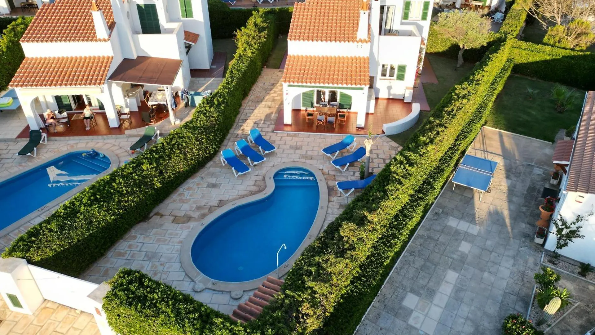 Villa Lola, Seaviews, Private Pool & Lush Yard